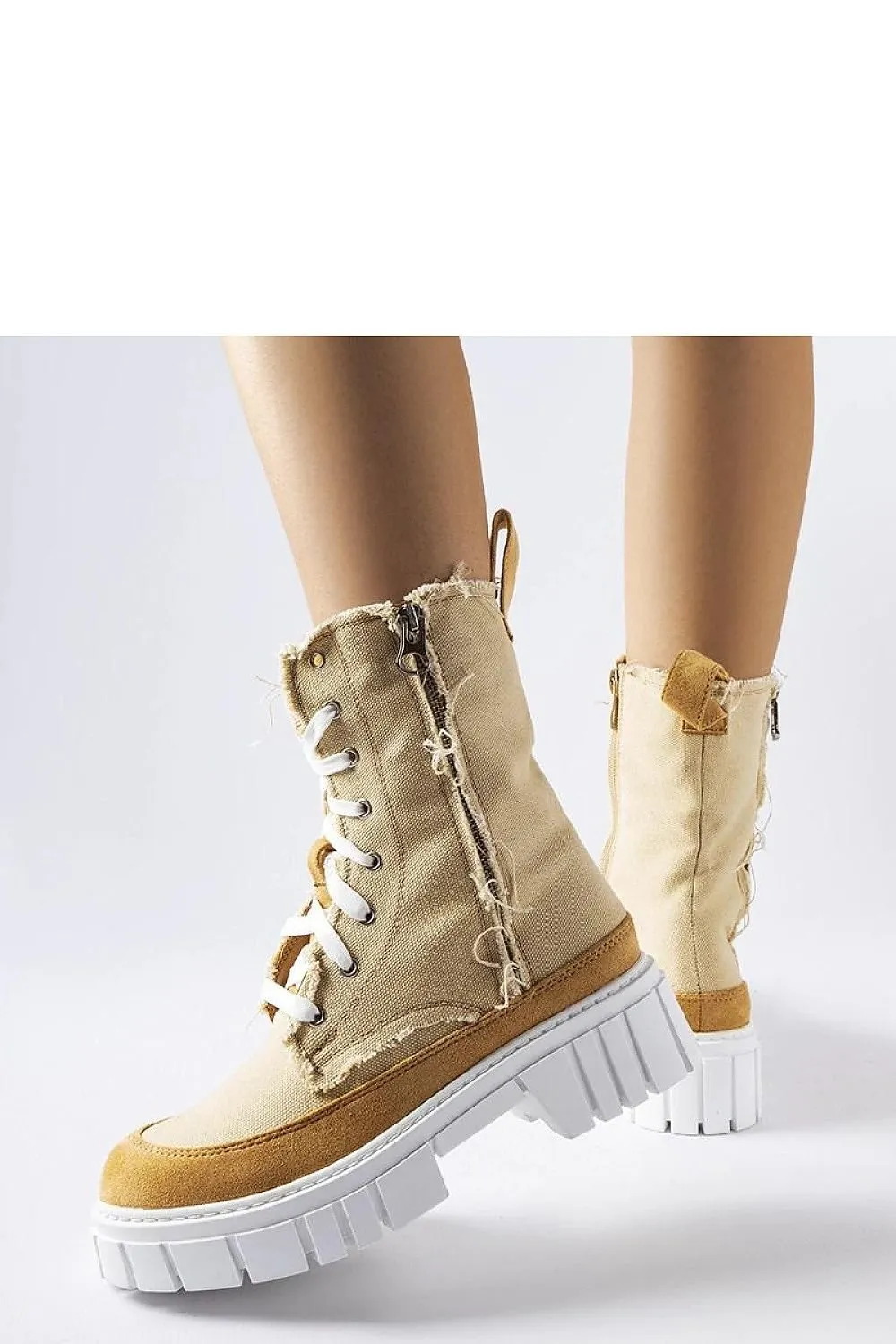 Beige insulated Crispiero boots