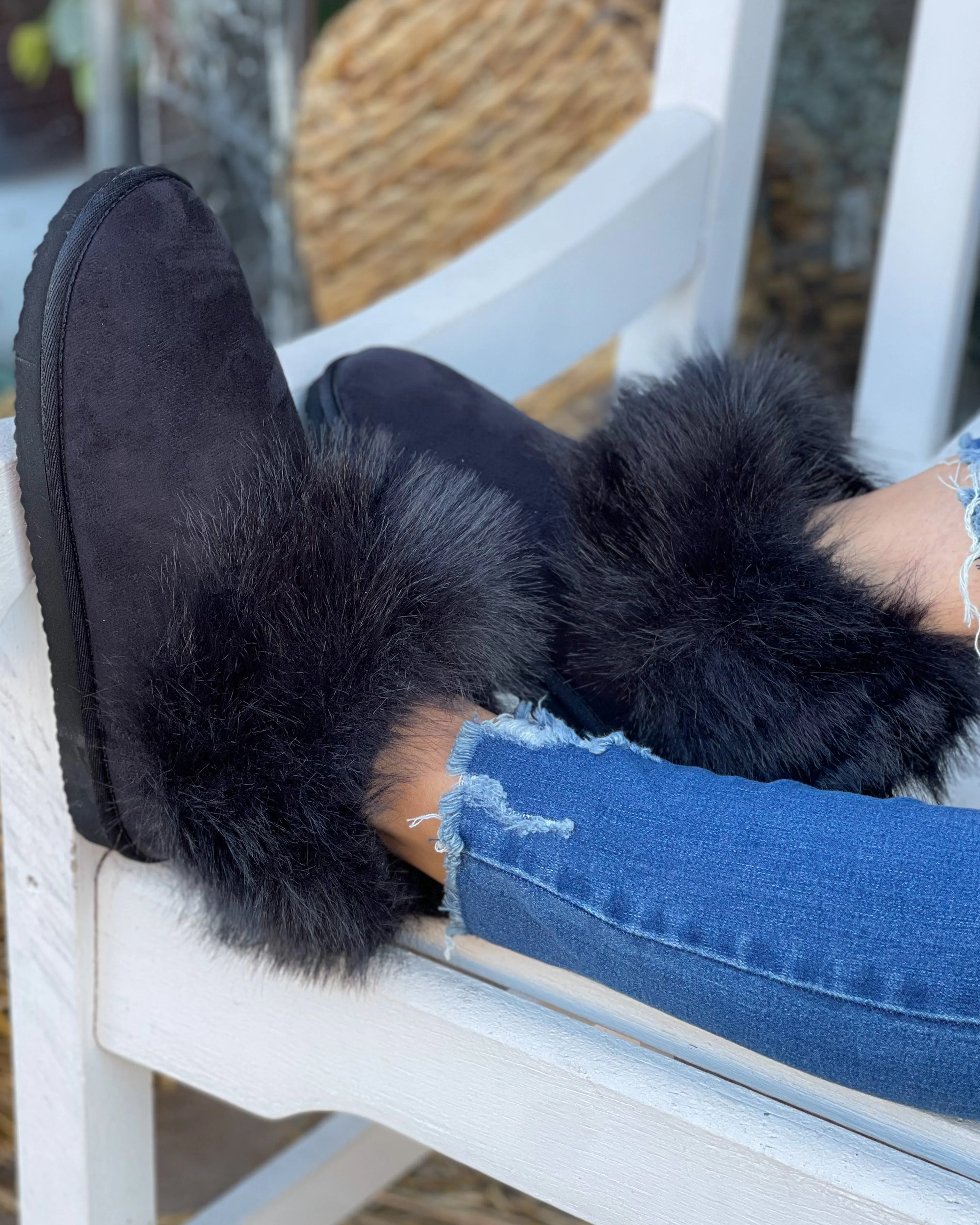BLACK FROST FUZZY BOOTS BY VERY G