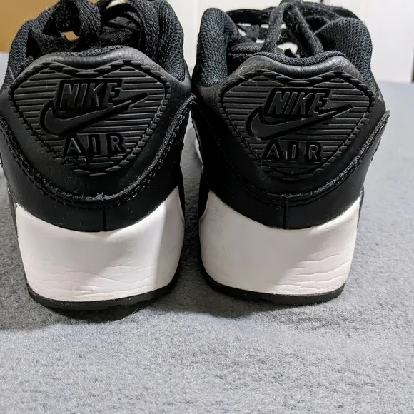 Nike Air Max sz 2.5Y kids black and white‎