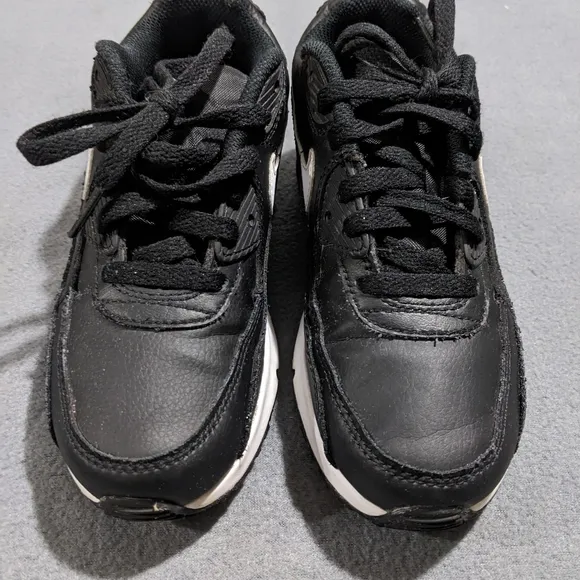 Nike Air Max sz 2.5Y kids black and white‎