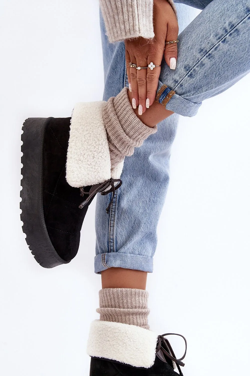 Snow boots