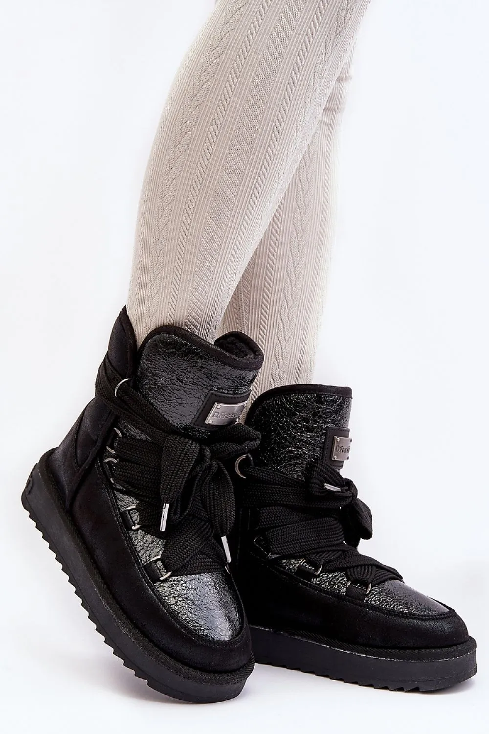 Snow boots