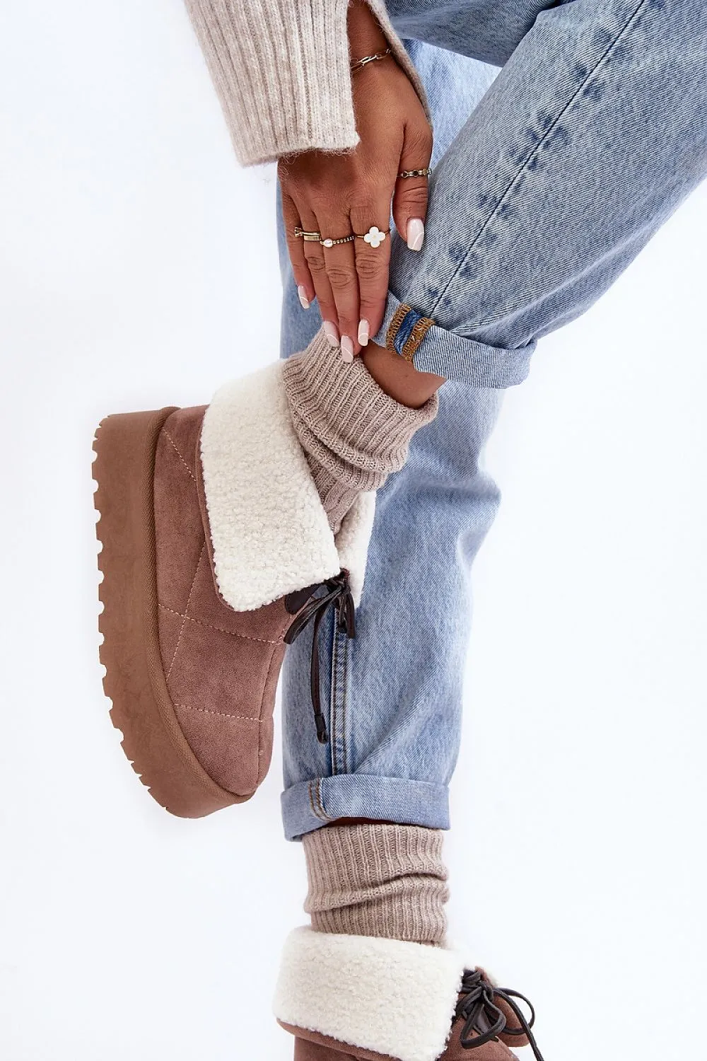 Snow boots