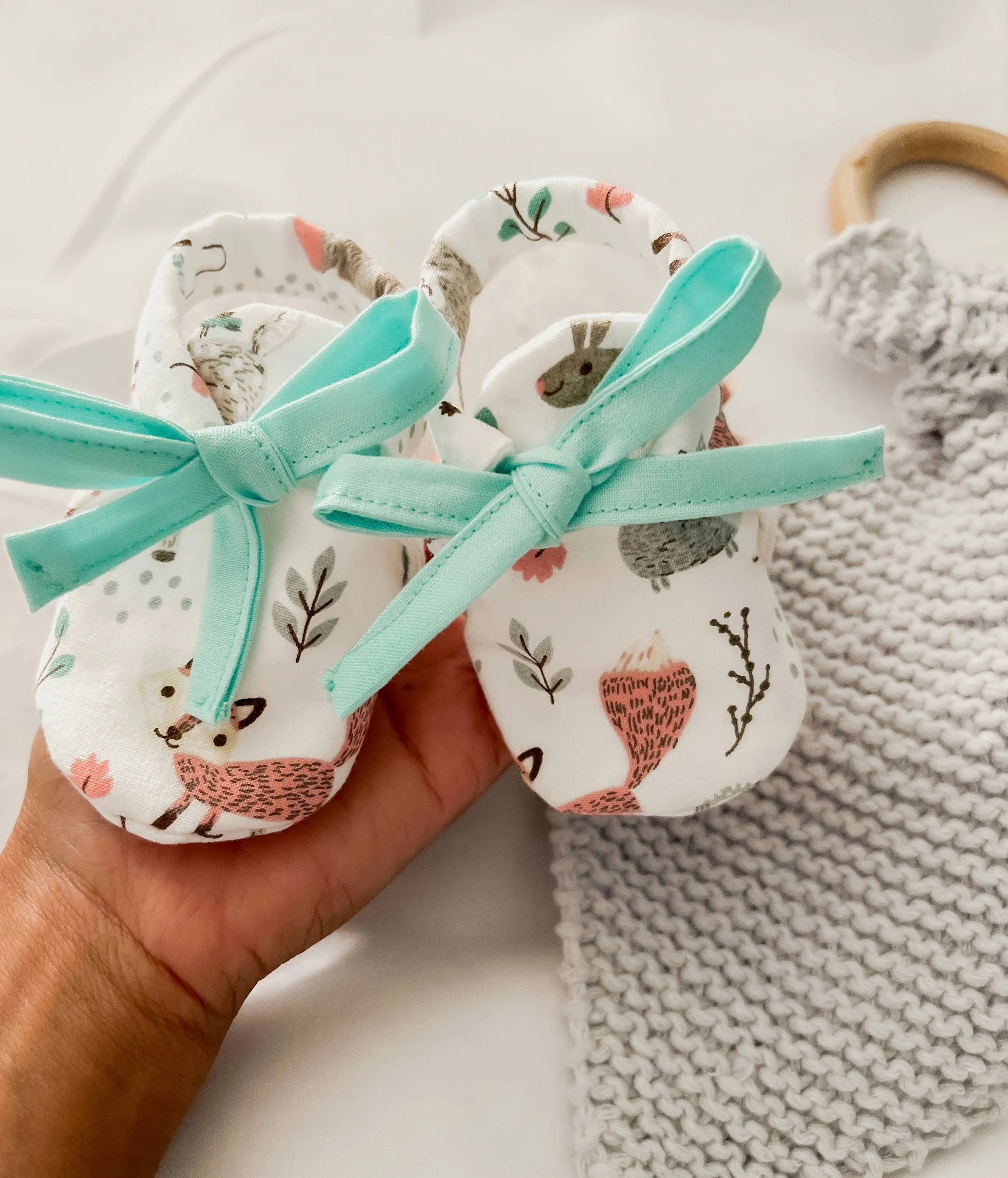 Woodland Creatures Shoe, Bow and Knit Lovey Set