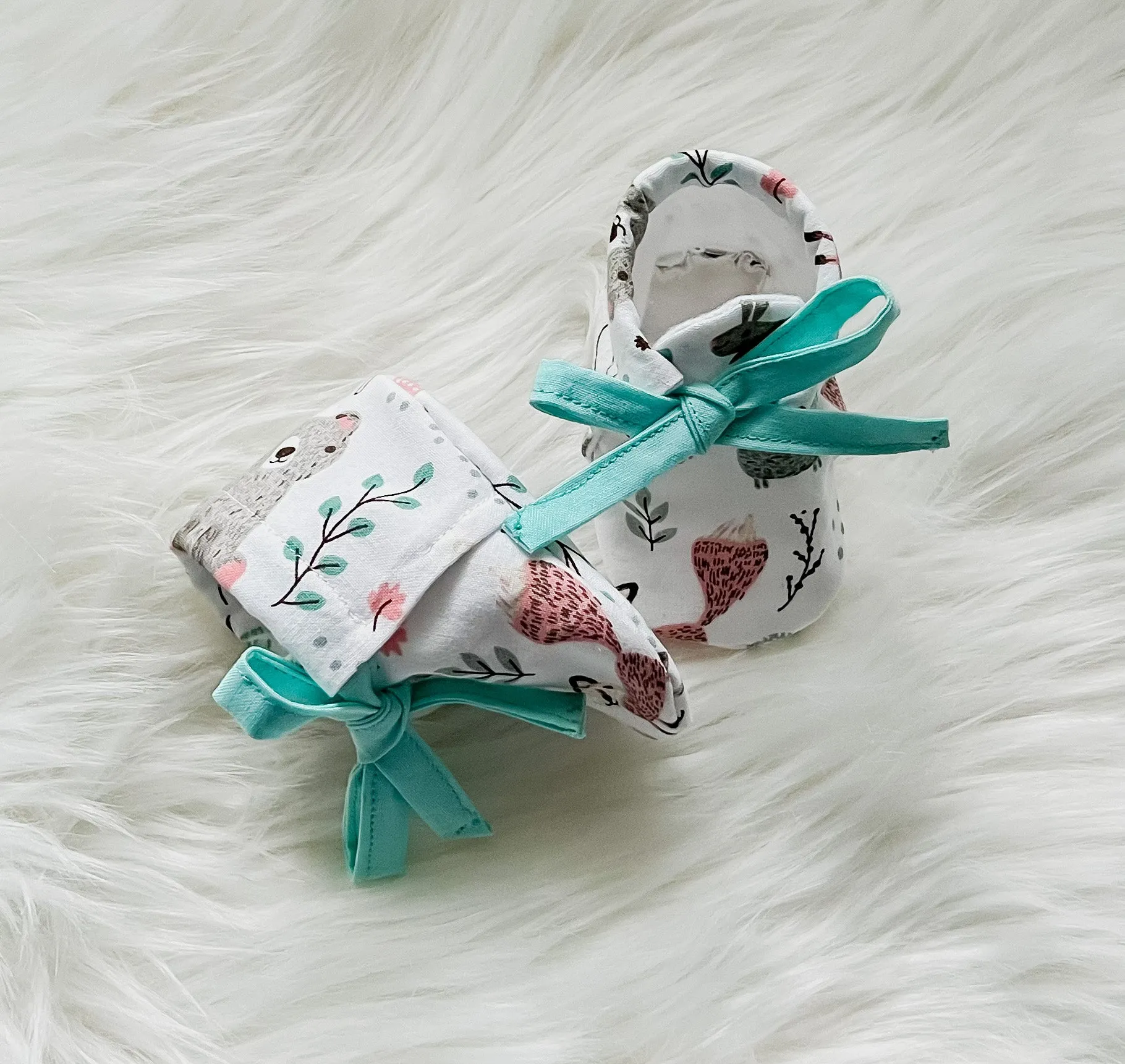 Woodland Creatures Shoe, Bow and Knit Lovey Set