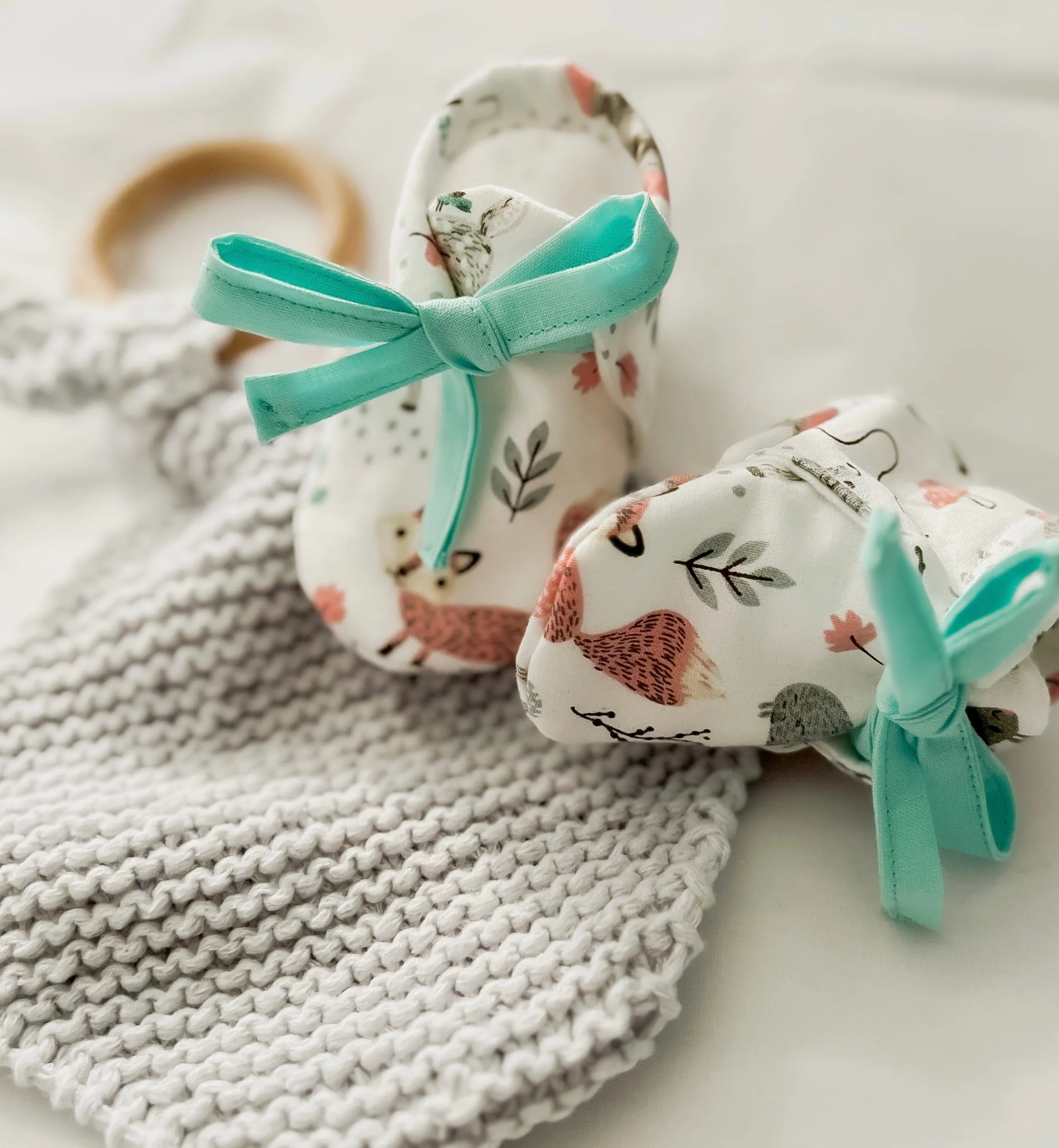 Woodland Creatures Shoe, Bow and Knit Lovey Set